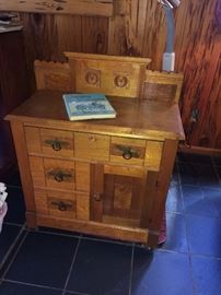 oak small chest wit drawers and storage