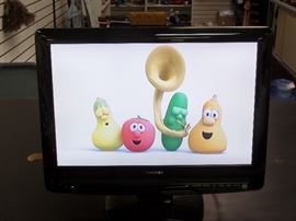 19' Toshiba TV/DVD combo with remote - just right!