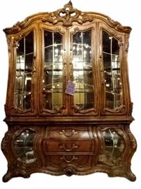 MICHAEL AMINI PALAIS ROYALE LIGHTED BREAKFRONT IN ROCOCO STYLE IN COGNAC FINISH