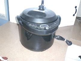 PRESSURE COOKER LIKE NEW
