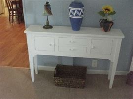 CONSOLE TABLE