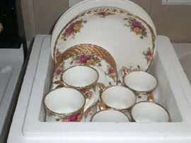ROYAL ALBERT DESSERT SET