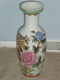 LARGE ORIENTAL VASE
