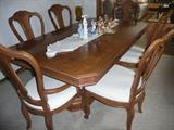 DINING TABLE W/6 CHAIRS