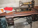 VINTAGE WHITE ROTARY SEWING MACHINE & CABINET