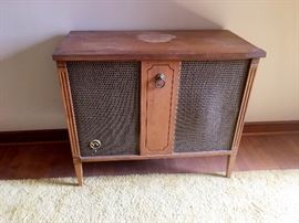 Does Not Work, But Cool Looking Accent Piece