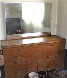 Kroehler 6 Drawer Dresser w/Mirror