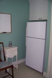 Nice refrigerator - perfect for apartment, as an extra frig for the garage