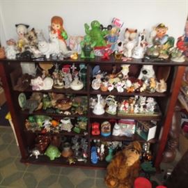 TONS OF VINTAGE TOYS 