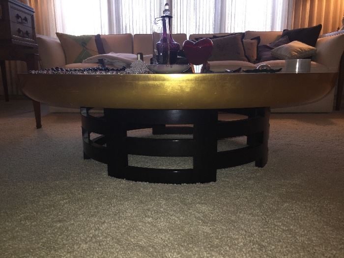 Wonderful Kittinger mid century modern round coffee table