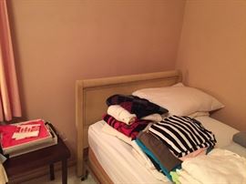 the other twin bed of the 4 piece Rway set