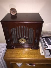 Reproduction radio