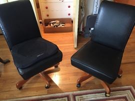 Pair fine office chairs with the office desk suite