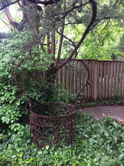 UNIQUE ANTIQUE WROUGHT IRON YARD TRELLIS, TOPIARY. SUPPORT CLIMBING PLANTS AND ADD BEAUTY TO YOUR GARDEN