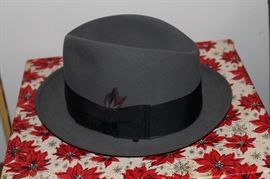 Vintage men's fedora - Golden Brent
