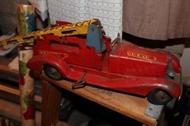 Marx tin litho fire truck- V.F. D.