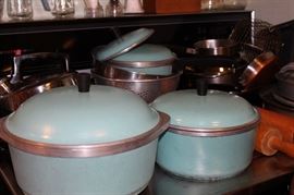 "Club" brand vintage cookware in aqua!