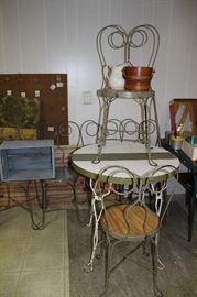 Ice cream table and chairs