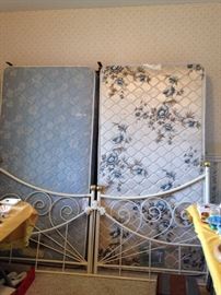 #6 White iron daybed w trundle w mattress $175 