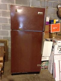 #103 Brown Ward 21 cu frig $75 