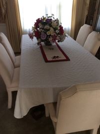 Dining Room Table, 6 chairs, 2 captain's Chairs