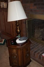Octagon end table, lamp
