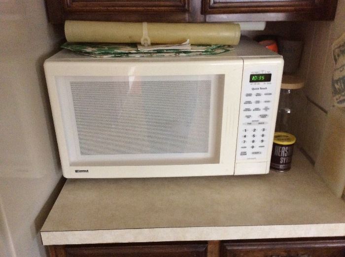 Kitchen - microwave