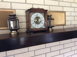 Mantle clock in Den