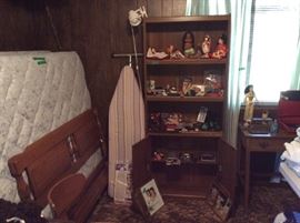 BR - shelf loaded with items