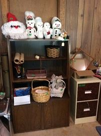 Garage - Vintage cabinet with storage at the bottom - excellent condition 