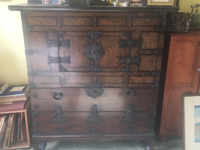 Another beautiful Asian Side Table Hutch