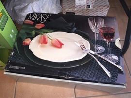 Mikasa service for 4 set
