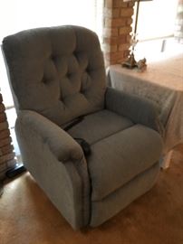 brand new w/ papers from 12/2016 lazy boy blue lift chair- it was bought and maybe used 2-3 times - has all receipts to show and give to buyer