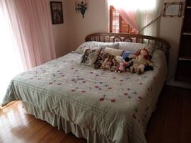 King size bed and linens!