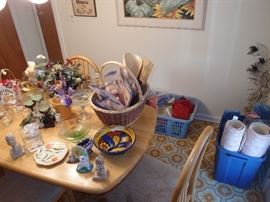Lots of Tupperware, vases and rugs!