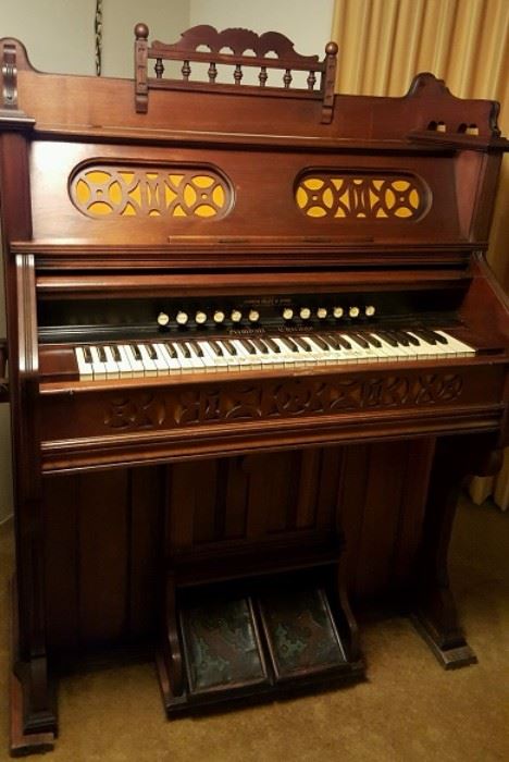 Antigue Organ
