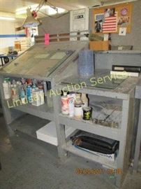 Wood work bench (CONTENTS NOT INCLUDED) 32x67x56