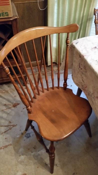Ethan Allen Table and Chairs- Mint Condition