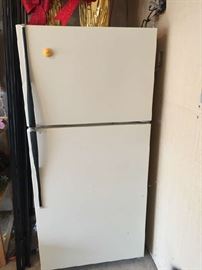 Refrigerator / Freezer - Works great! 