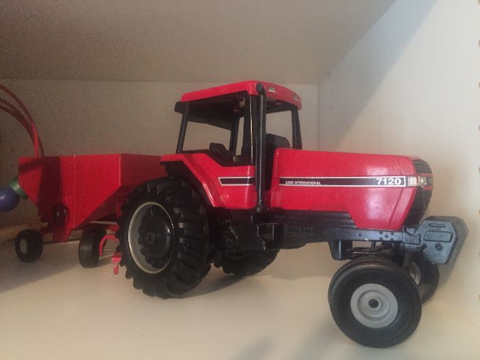 Metal Die Cast Tractor with trailer - Excellent condition