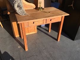 Antique desk/table 2 drawers. 