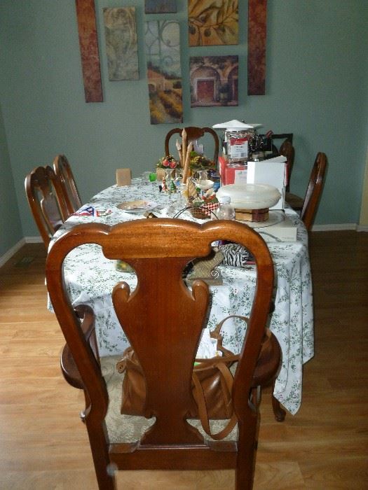 Henredon Table & 6 Chairs w/Leaves