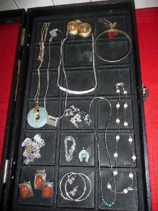 Outstanding OAKLAND Estate Sale in Oakland, MI starts on 5/5/2017