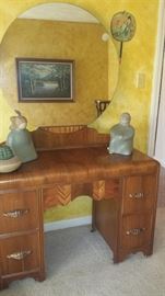 Antique dressing table w/round mirror