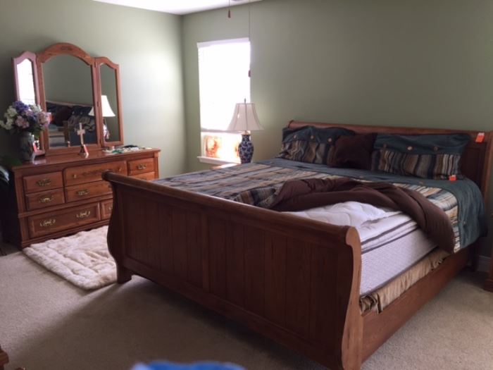 King size sleigh bed with great mattress