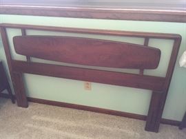 Six piece mid century bed room set.  THIS IS A REALLY NICE SET.