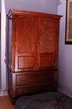 Wardrobe with two drawers in the top and two below in cherry wood color