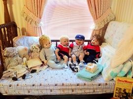 Evenflo Jenny Lind Drop Side Bed & Baby Items / Linens