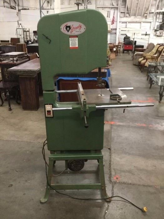 Lot 204: Grizzly 240 volt band saw