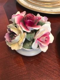 Aristocrat, bone china, handmade, England, decorative flowers